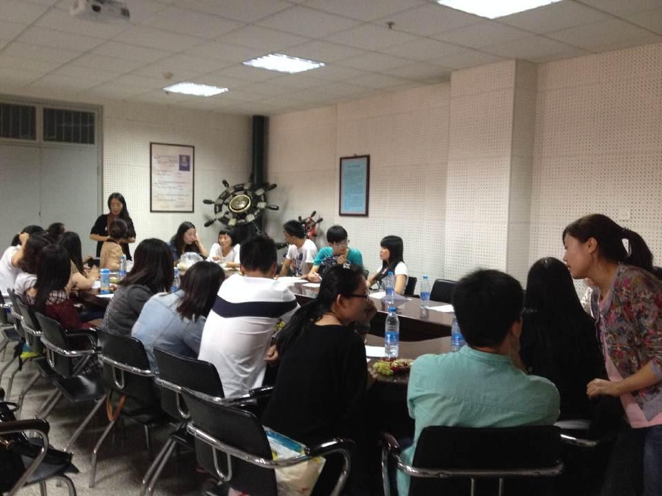            小伙伴们，快到我们碗里来！               ——k8凯发2014级研究生见面会