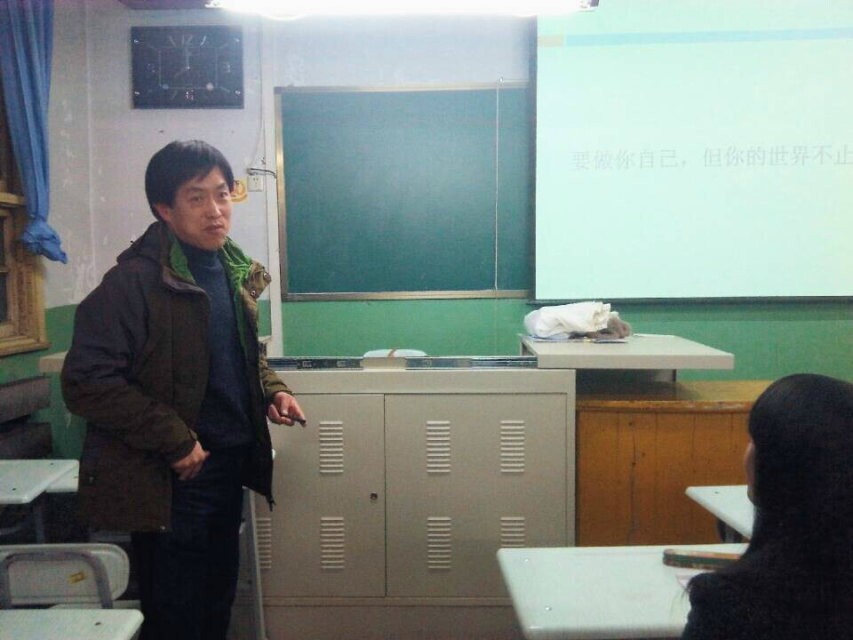            k8凯发中干联系班级——图书馆赵生吉书记联系2014级日语2班 