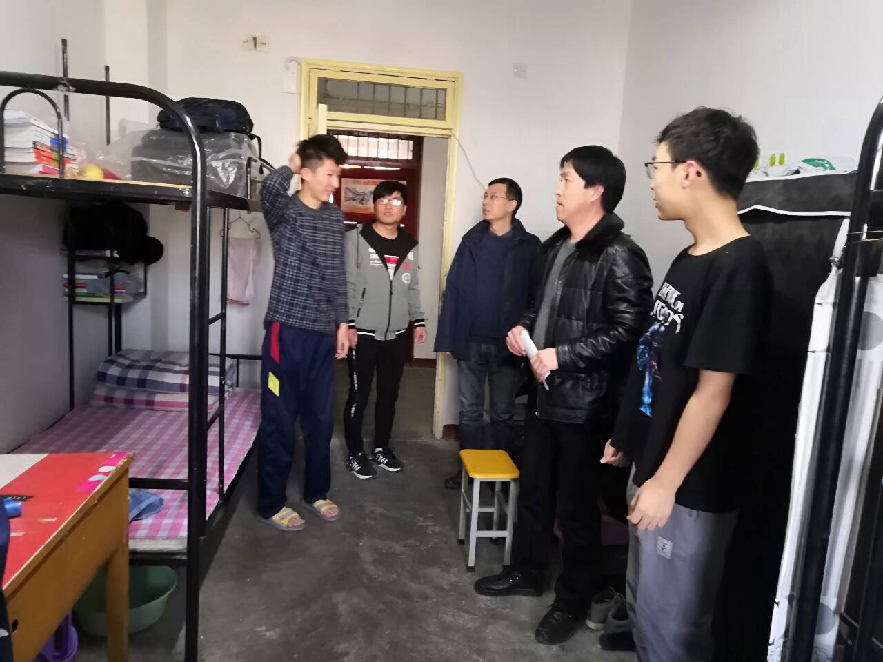            k8凯发走访员工宿舍进行安全及卫生检查 