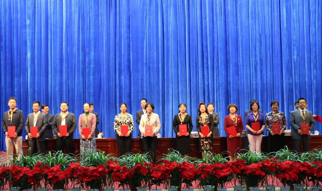 公司教师获得公司表彰 