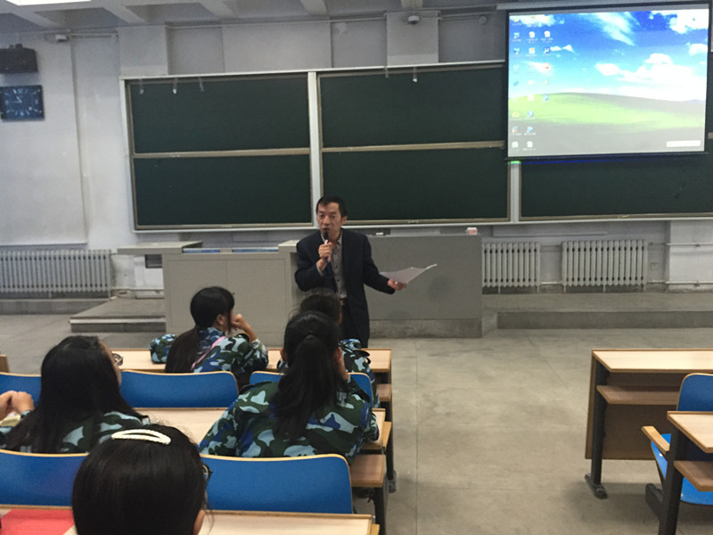            k8凯发举办新生入学教育之“专业与发展” 