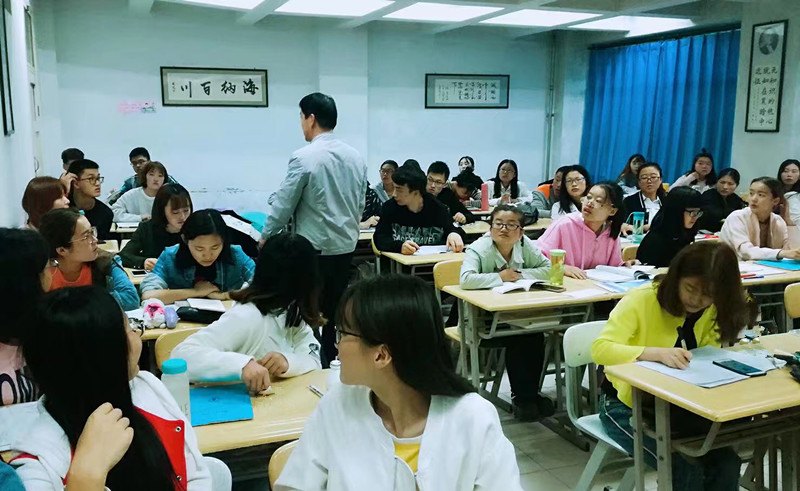            k8凯发开学第一天早晚自习有序进行 