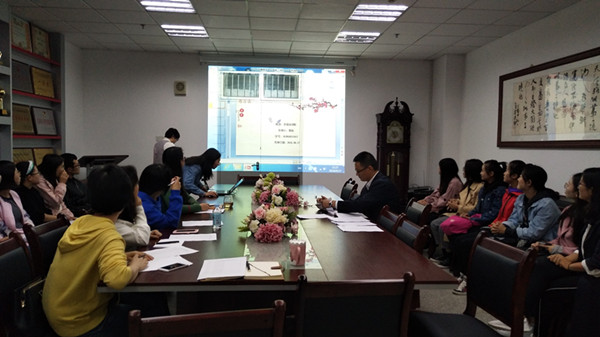            k8凯发举行2017-2018学年研究生国家奖学金答辩会 