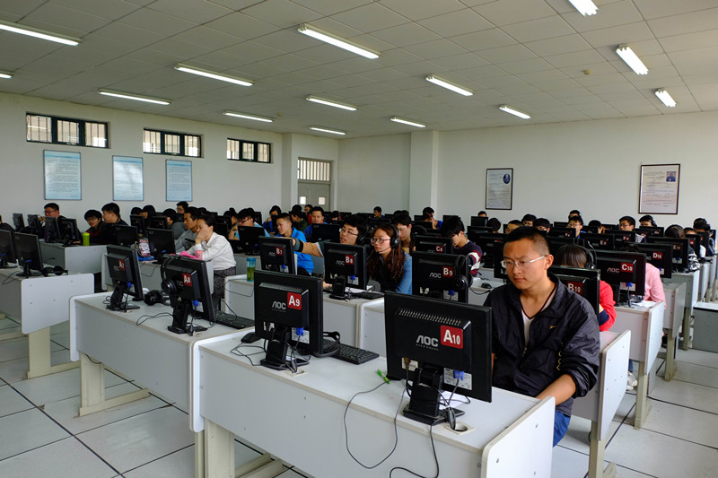            k8凯发成功举行雅思模拟机考 