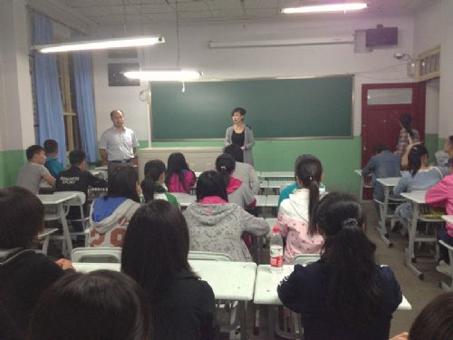            k8凯发新生 “开学第一课” 主题班会温暖开课 
