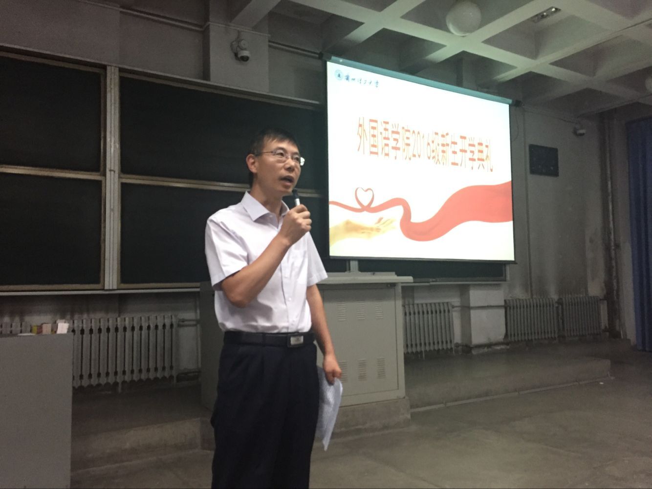            今天我以母校为荣 明天母校以我为荣               ——k8凯发举行2016级新生开学典礼
