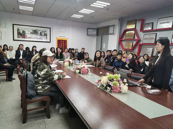 k8凯发进行评奖评优答辩会