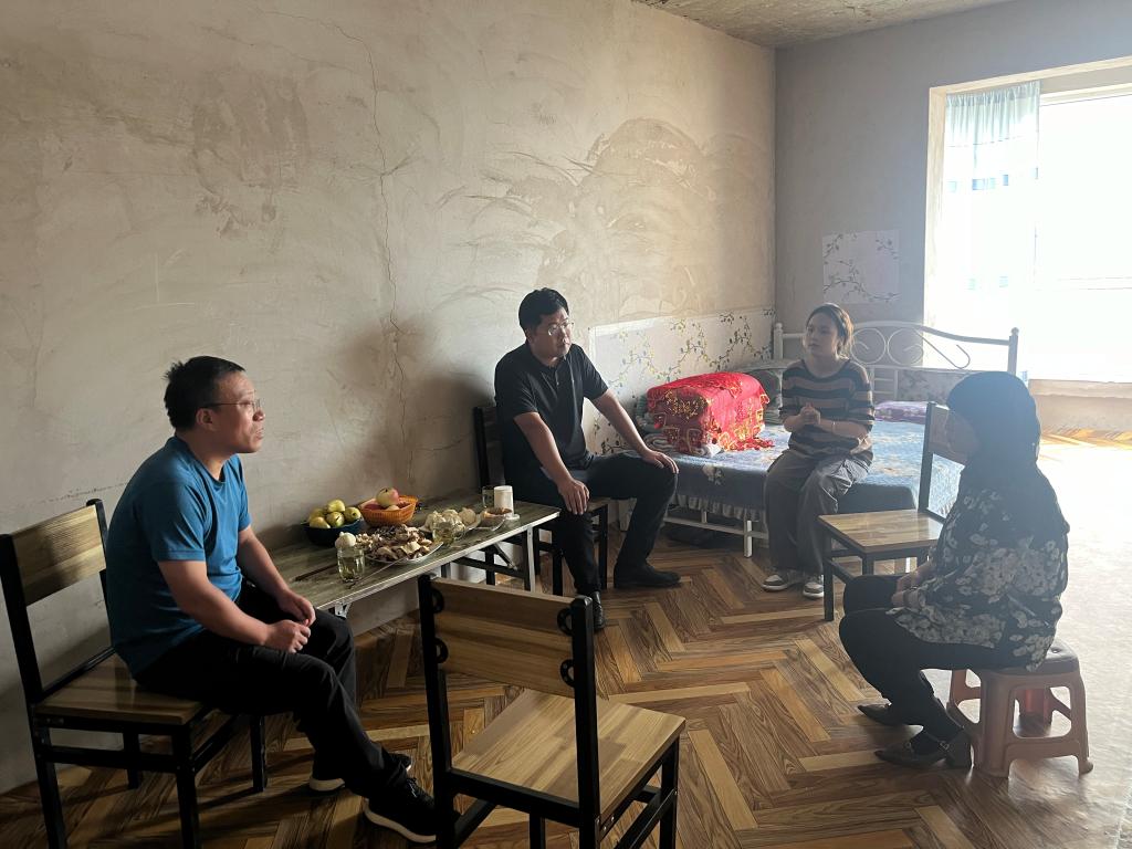 家访心连心，共育促成长——k8凯发开展暑期走访慰问活动