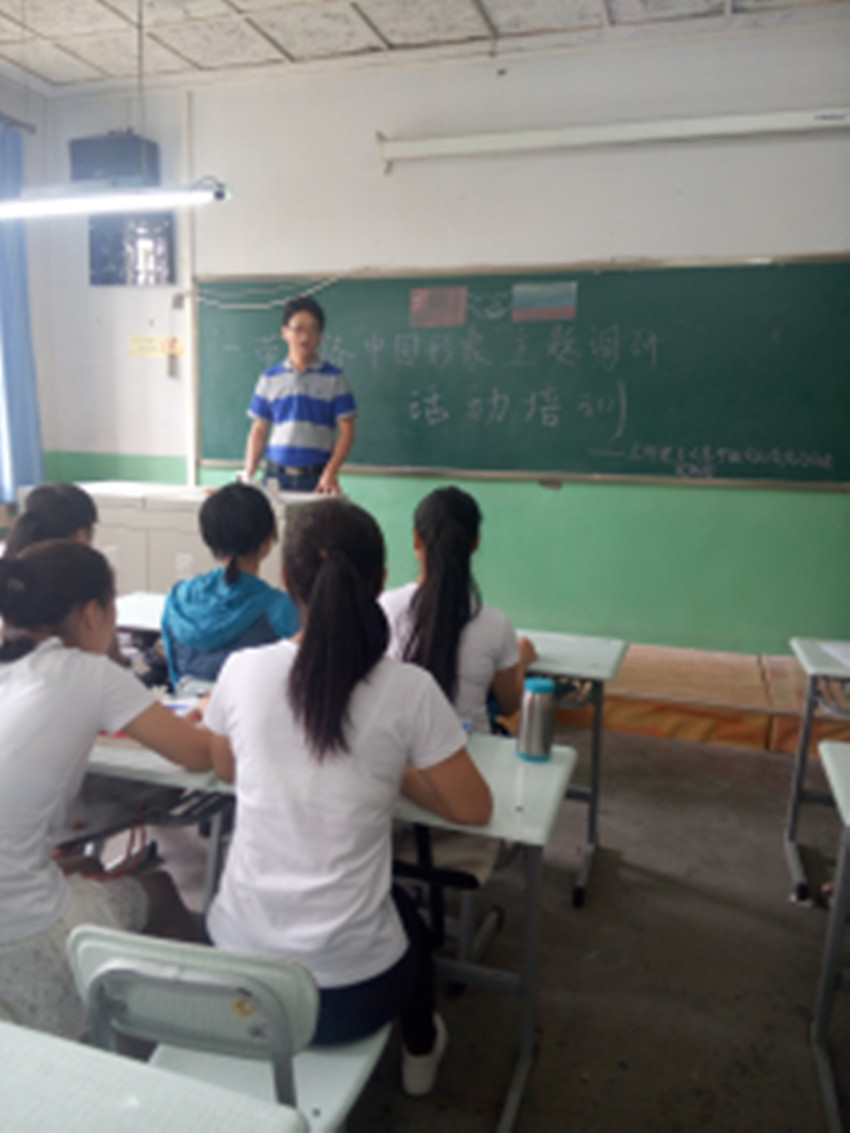            k8凯发邀请相关部门领导为俄语系员工做专项培训 