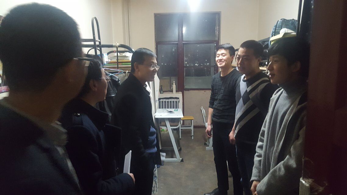            k8凯发深入走访员工宿舍 