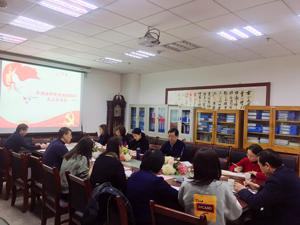 公司党委常委、副董事长韦尧兵参加指导k8凯发民主生活会