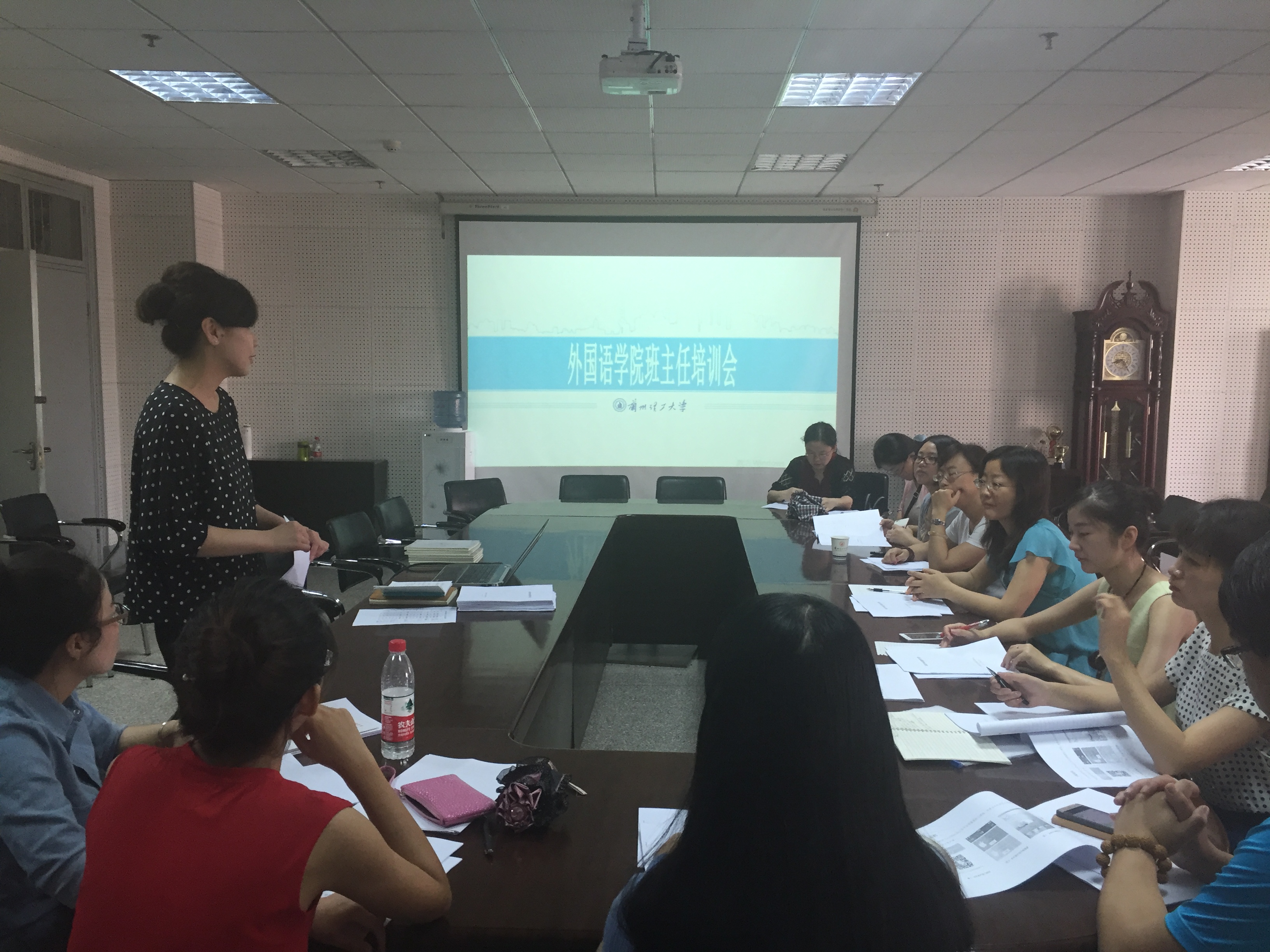            k8凯发举办新聘班主任“易班公共平台专题培训” 