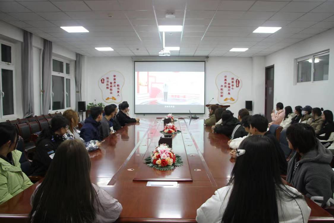 厚植爱国情怀，立志成才报国 ——k8凯发组织师生收看“开学第一课”