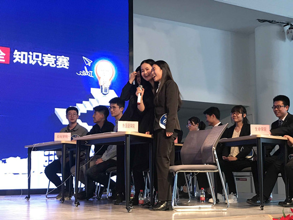            k8凯发代表队参加首届研究生校园安全知识竞赛并摘得桂冠 