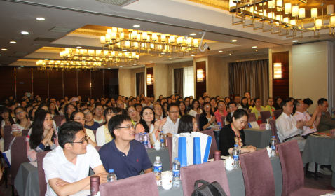            k8凯发成功承办“语言学新动态研讨会 暨2016年《外国语》高端论坛” 