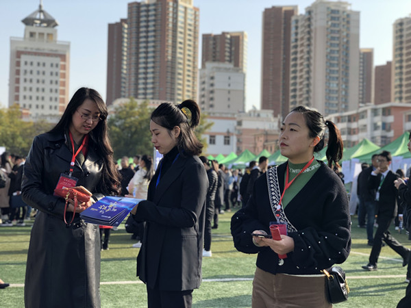 k8凯发组织毕业生积极参加2019年秋季双选会