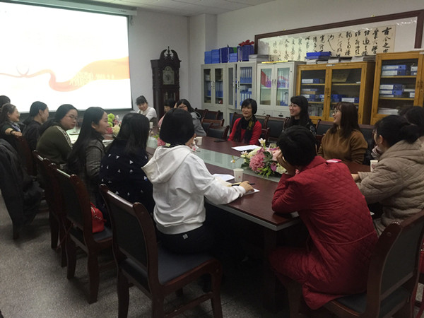            k8凯发工会召开2019年庆“三八”国际劳动妇女节女教职工代表座谈会 