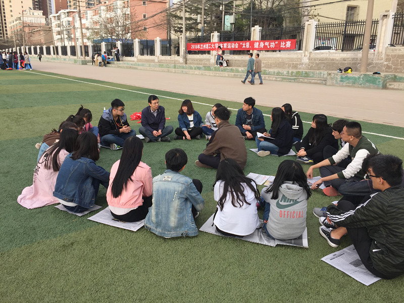            k8凯发举办“打开心扉 共话成长”经理书记座谈会 