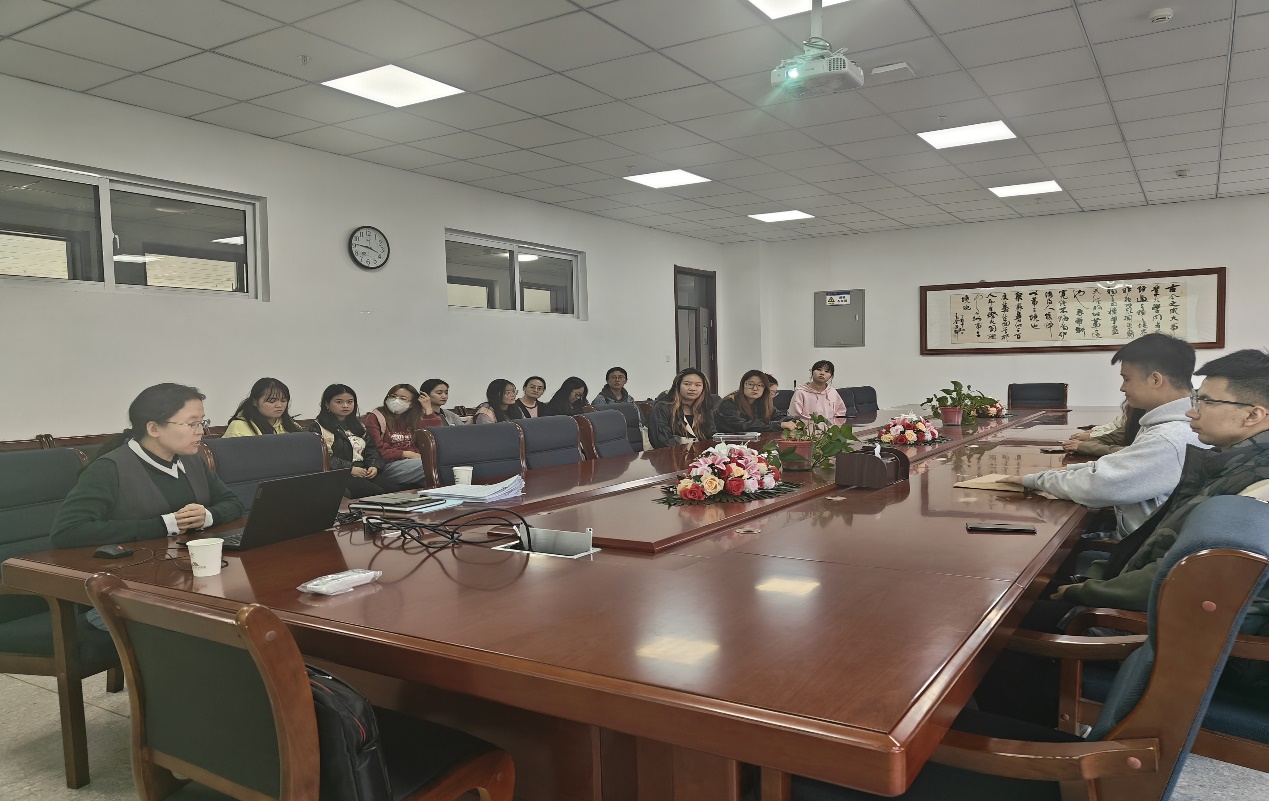 k8凯发开展2023级研究生新生座谈会