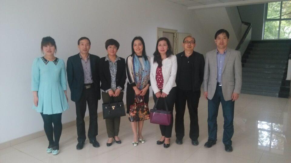            k8凯发举行俄语专业团队建设专家指导座谈会 