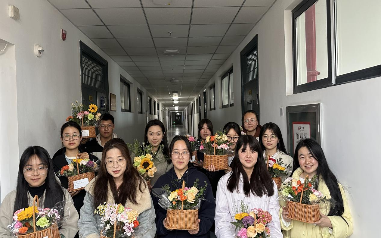 k8凯发心理辅导站举办“花语心声”插花艺术体验活动